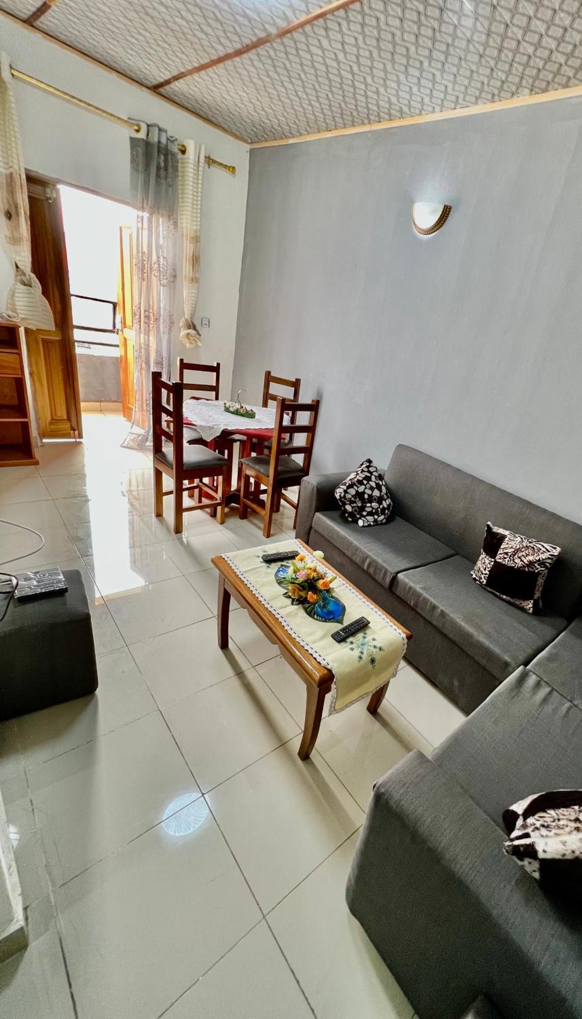 Апартаменты Les Logis De Nouvelle Route Bastos Яунде Экстерьер фото